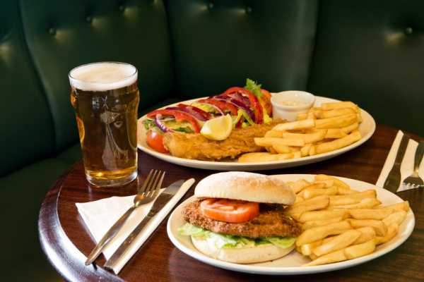 Good old Aussie Pub fare and hotel dining offers good hearty dining options