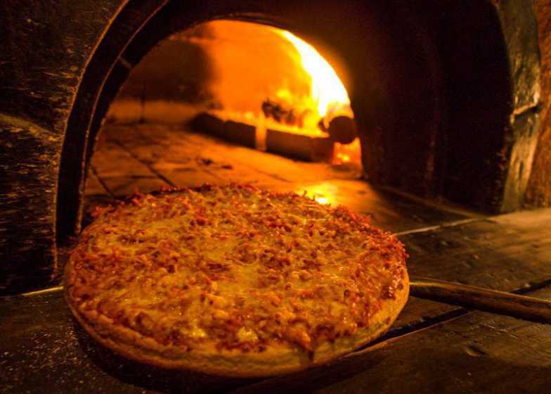Sheffield's Bar, Restaurant and Woodfired Pizzas - Recreation Hotel