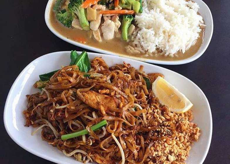Pad Thai and Chicken Curry at Tuk Tuk Thai
